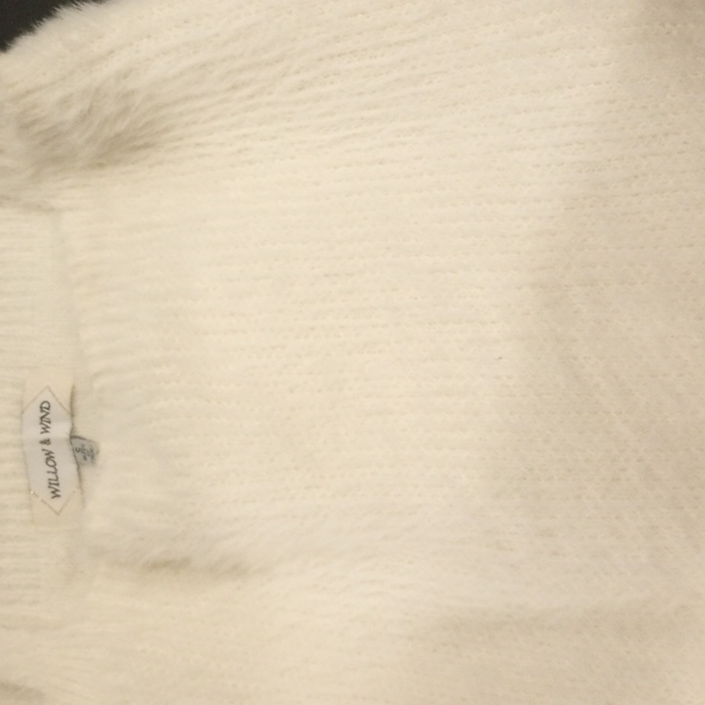 Willow &wind rt above belly button cream colored then strapped sweater